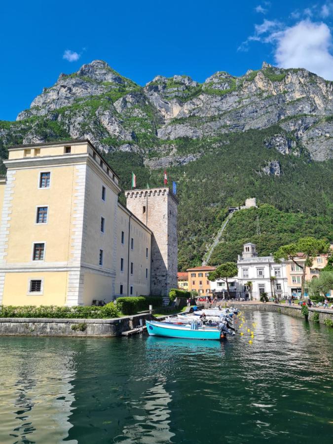 Appartamento Le Peonie Riva del Garda Esterno foto